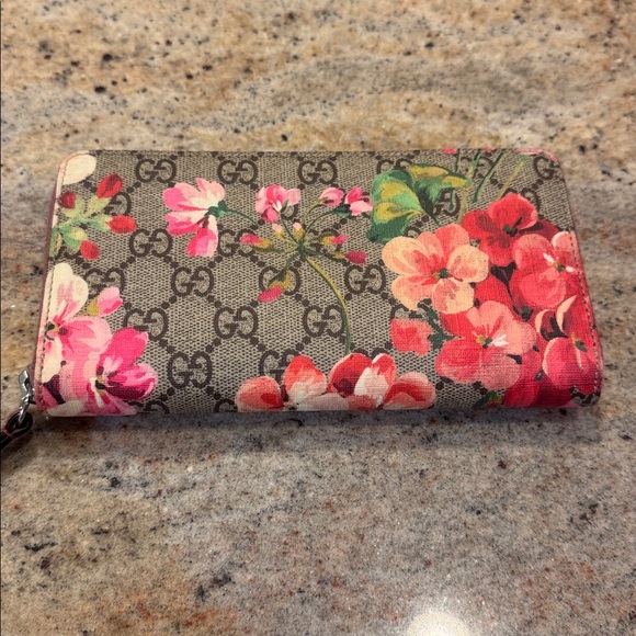 GUCCI SUPREME BLOOMS WALLET Full Inclusion - Picture 4 of 13